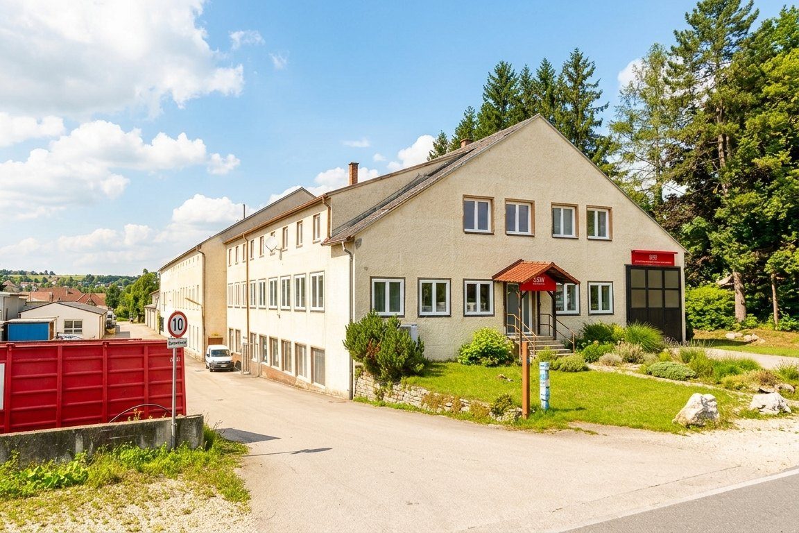 Betriebsgebäude in Neuhofen an der Krems, Straßenansicht